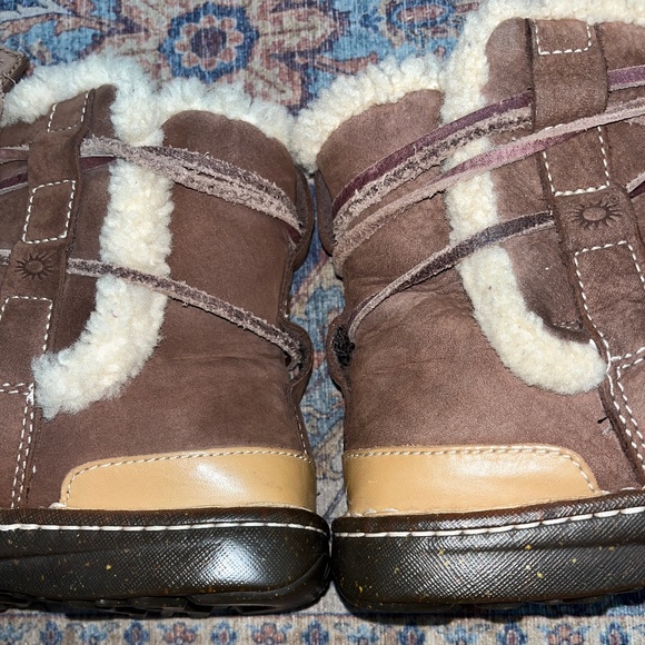 UGG Booties (7), Australia 5587 Brown Suede Leather Sheepskin - Picture 13 of 16